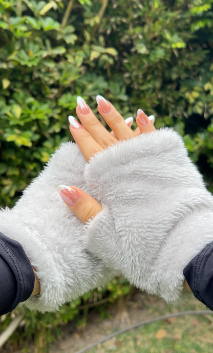 PACK INVIERNO ( 1 PAR DE MEDIAS HASTA LA RODILLA + 1 PAR DE GUANTES POLAR ) - L0195