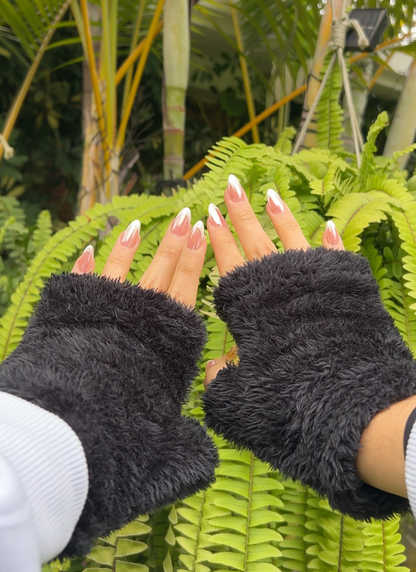 PACK INVIERNO ( 1 PAR DE MEDIAS HASTA LA RODILLA + 1 PAR DE GUANTES POLAR ) - L0195